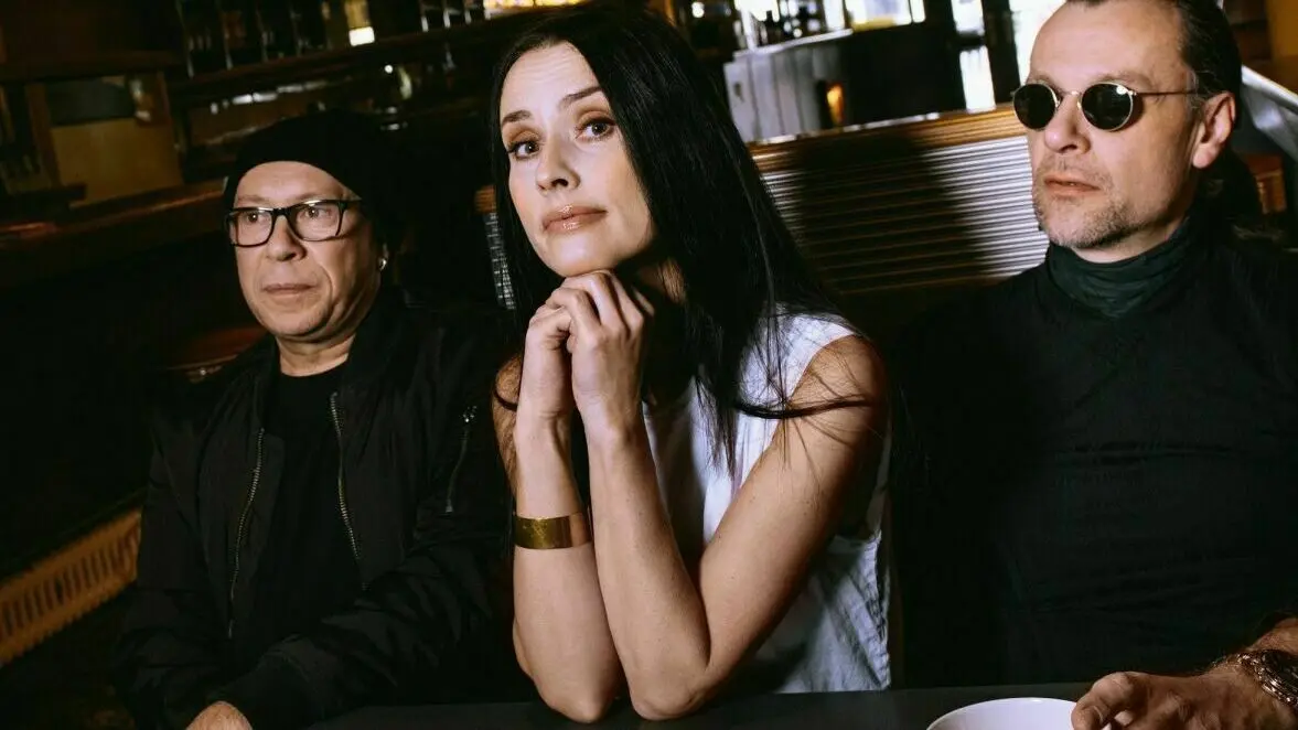 Zum musikalischen Abschluss kommen alte Bekannte nach Oranienburg: Die Band Bell Book and Candle spielt ihre alten Hits und neue Stücke auf der Bühne vorm Schloss.