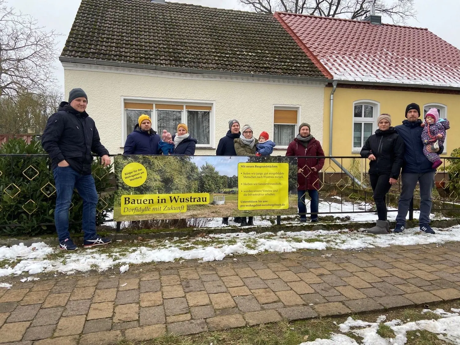 Fünf befreundete Familien, die in Wustrau verwurzelt sind, wollen gerne Eigenheime im Zietendorf errichten. Bisher fehlt es an Bauland. Deshalb ruhen die Hoffnungen der Familien auf dem Bebauungsplan „Wohngebiet Weinberg“. Am Sonntag, 9. Januar, haben sie für dieses Projekt geworben. Doch es gibt auch Stimmen gegen das Vorhaben.