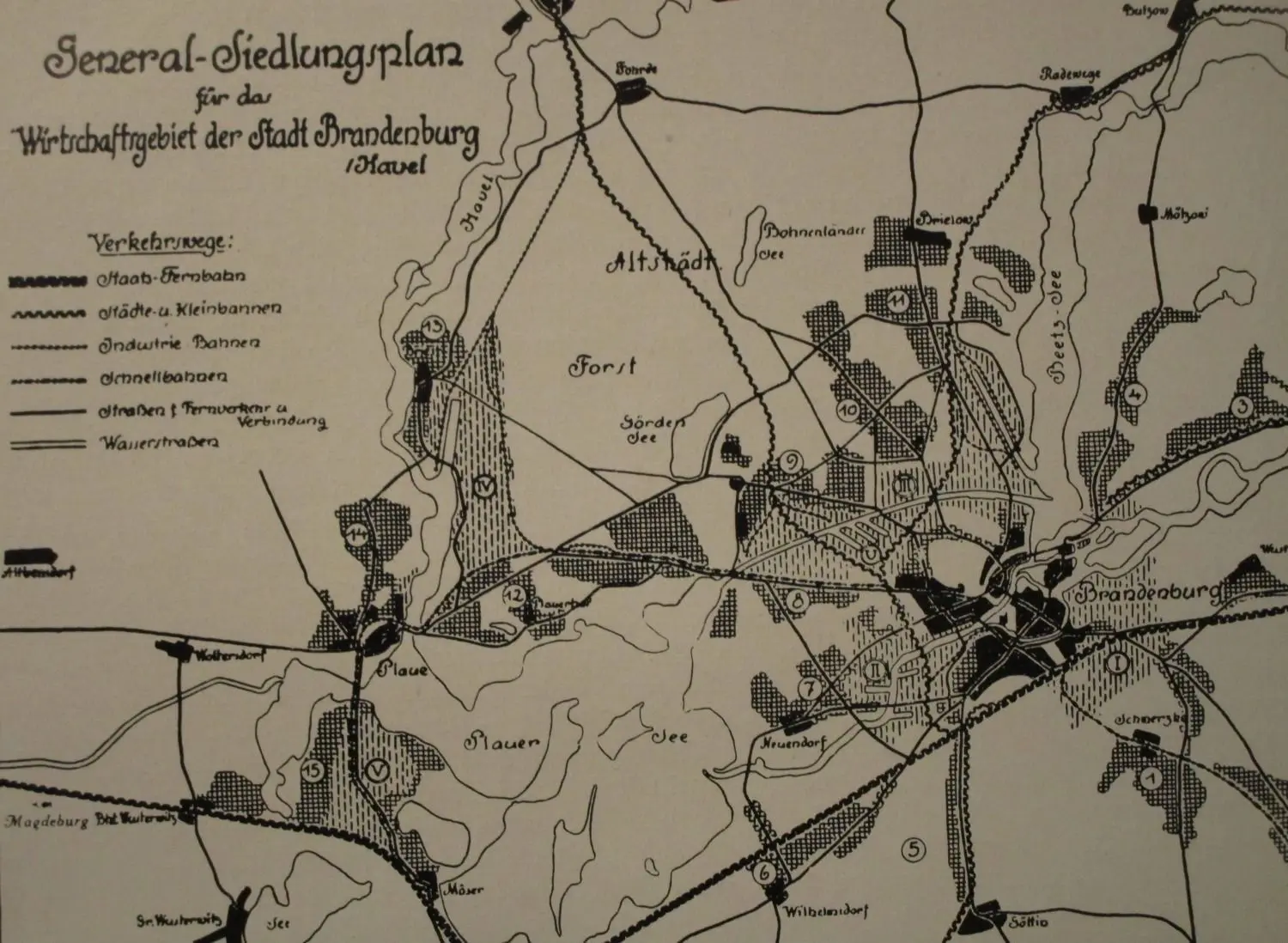 Blick auf den General-Siedlungsplan für das Brandenburger Wirtschaftsgebiet, erarbeitet vor 95 Jahren vom Stadtbaurat Wolf.⇥Fotos: Archiv Lutzens