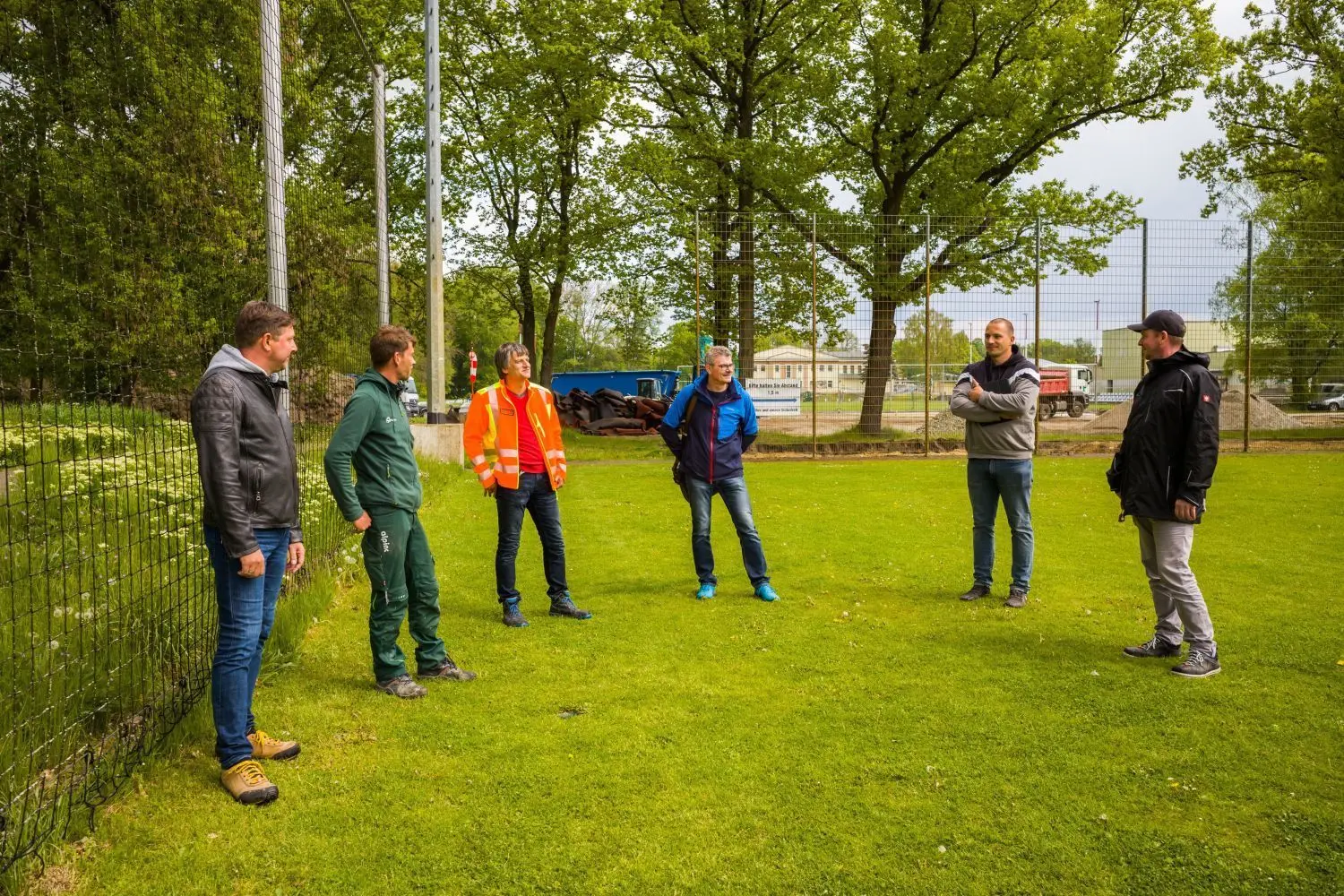 Wöchentlich gibt es Bauberatungen im Sport- und Freizeitzentrum, das umfassend umgestaltet wird. Im Sommer sollen die Anlagen wieder nutzbar sein.