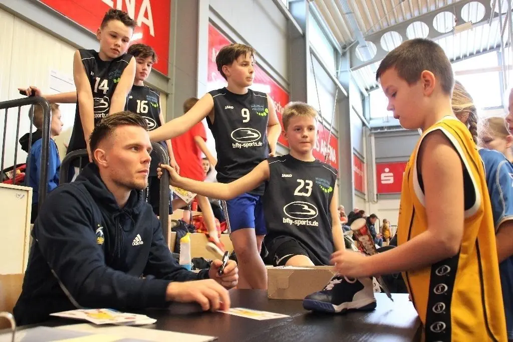 Der Isländer Martin Hermannsson von Alba Berlin nahm sich viel Zeit.
