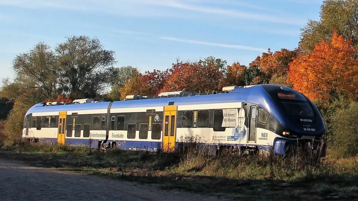 Wird die Bahn attraktiver für die Pendler? Die RB60, hier bei Seelow, und die RB26 könnten eine Schlüsselrolle bei der weiteren Entwicklung des Oderlandes spielen. Vorausgesetzt, das Land und der VBB erkennen die Möglichkeiten.
Bahn