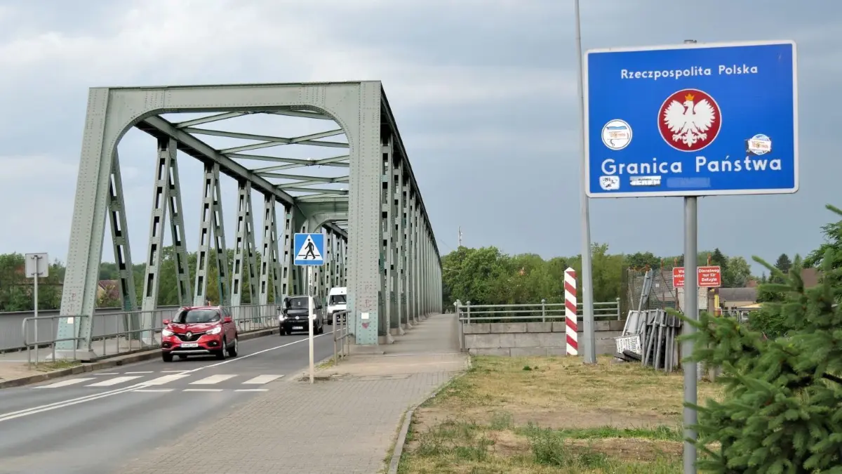 Die Brücke über die Oder von Hohenwutzen nach Osinow Dolny: Auch hier ist der Weg für den Kleinen Grenzverkehr wieder frei.
Verhalten blieb der Ansturm nach der Grenzöffnung.