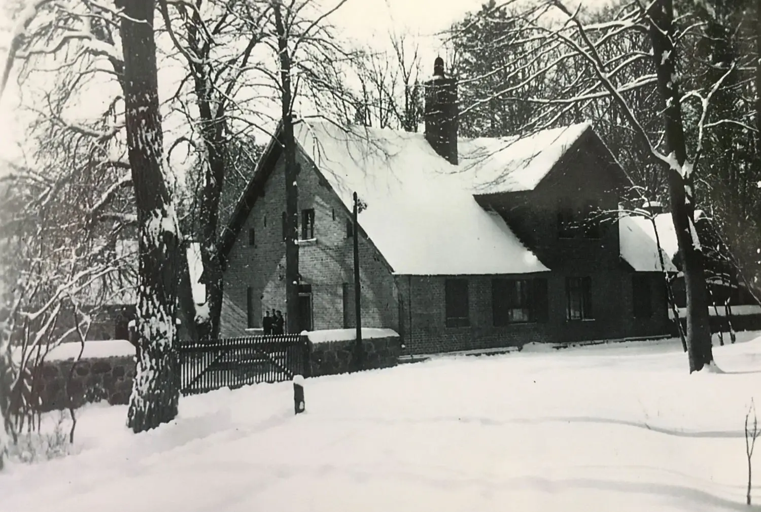 1950er: Das Forsthaus der Revierförsterei Kobbeln in de 1950ern. Damals wohnte Förster Walter Grabs mit seiner Familie in dem Haus.