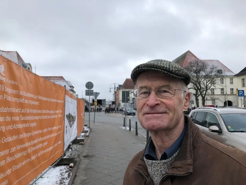 ORA-190130-bahnhof Bahnhofsplatz Oranienburg Umbau
Sanierung Städtebau Fördermittel Verkehr Bushaltestelle Fahrradparkhaus Umfrage Beferagung ORanienburger Stadtverwaltung Baudezernent Post Runge