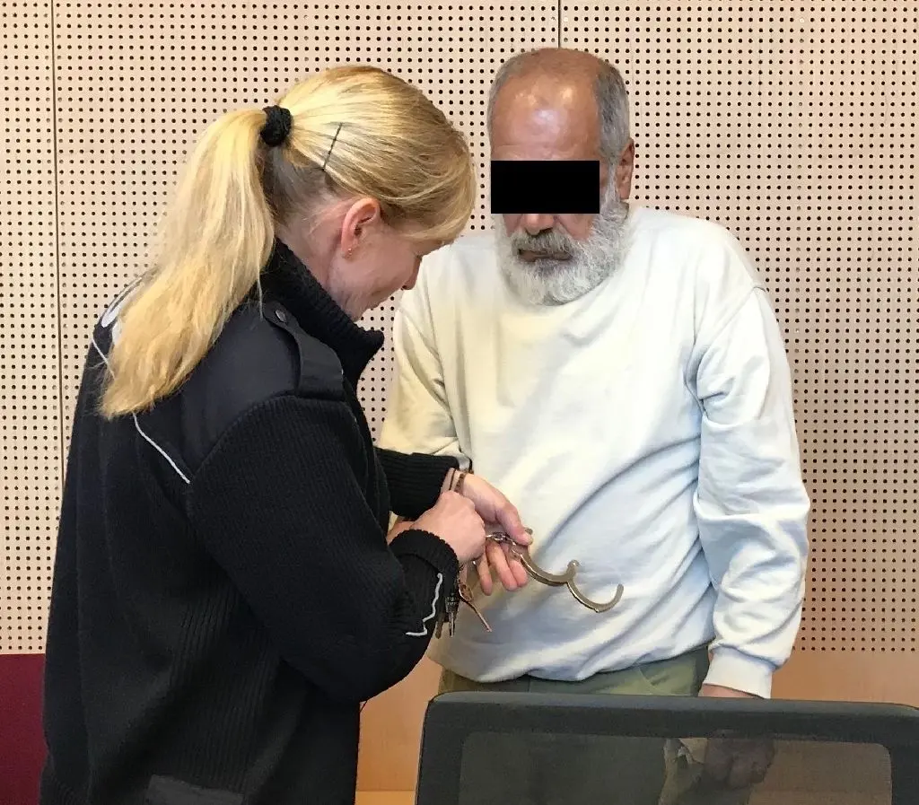 Im Mai auf frischer Tat ertappt: Der mutmaßliche Heroin-Kurier Süleyman Ö. am Dienstag zum Prozessauftakt in Saal 207 am Landgericht Frankfurt (Oder)