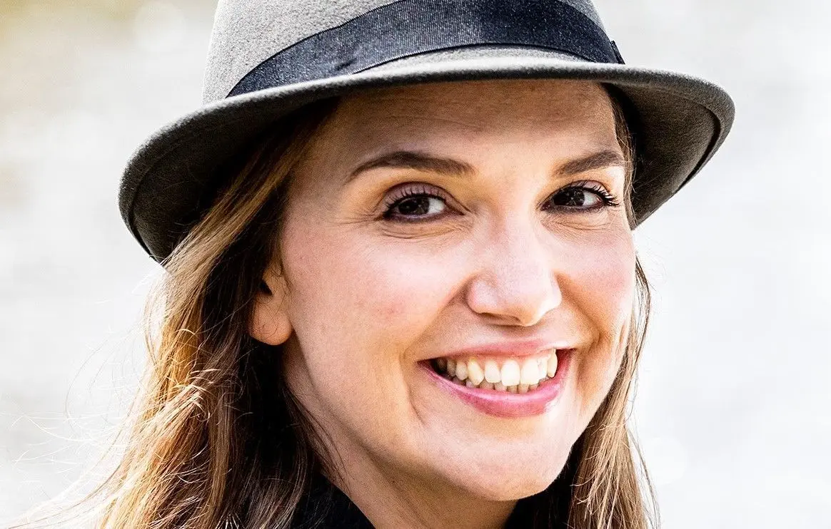Tanya Stewner ist mit der Kinderbuchreihe „Liliane Susewind“ bekannt geworden. Seit 2016 sind insgesamt sechs Bände von „Alea Aquarius“ erschienen, mit denen sich die in Düsseldorf lebende Autorin an Leserinnen und Leser ab zehn Jahren wendet.