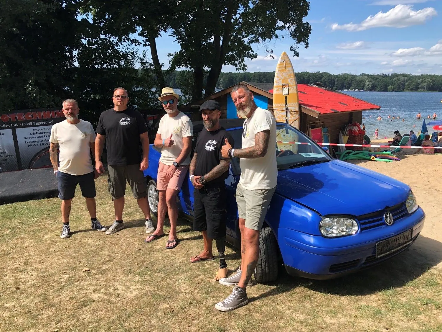 Schon vor der Versteigerung des Golf Cariolets guten Mutes: Mario Harms, Jens Schulz, Frank Wittki, Rayko Zenner und Roland Pravida (v.li.)