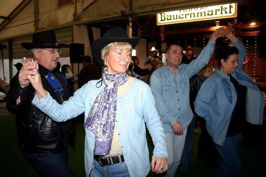 Im Bauernmarkt wurde oft und gern gefeiert und getanzt.
