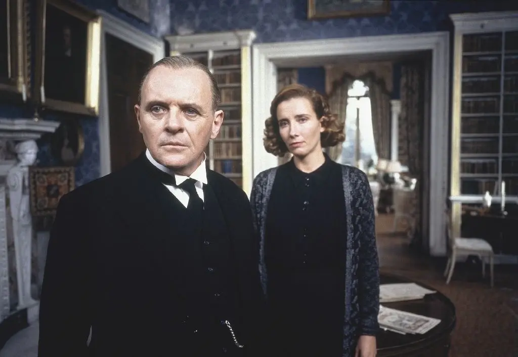 Rolle seines Lebens: Anthony Hopkins agiert als Butler Stevens so korrekt, dass er von Marys Liebe (Emma Thompson) nichts mitbekommt.