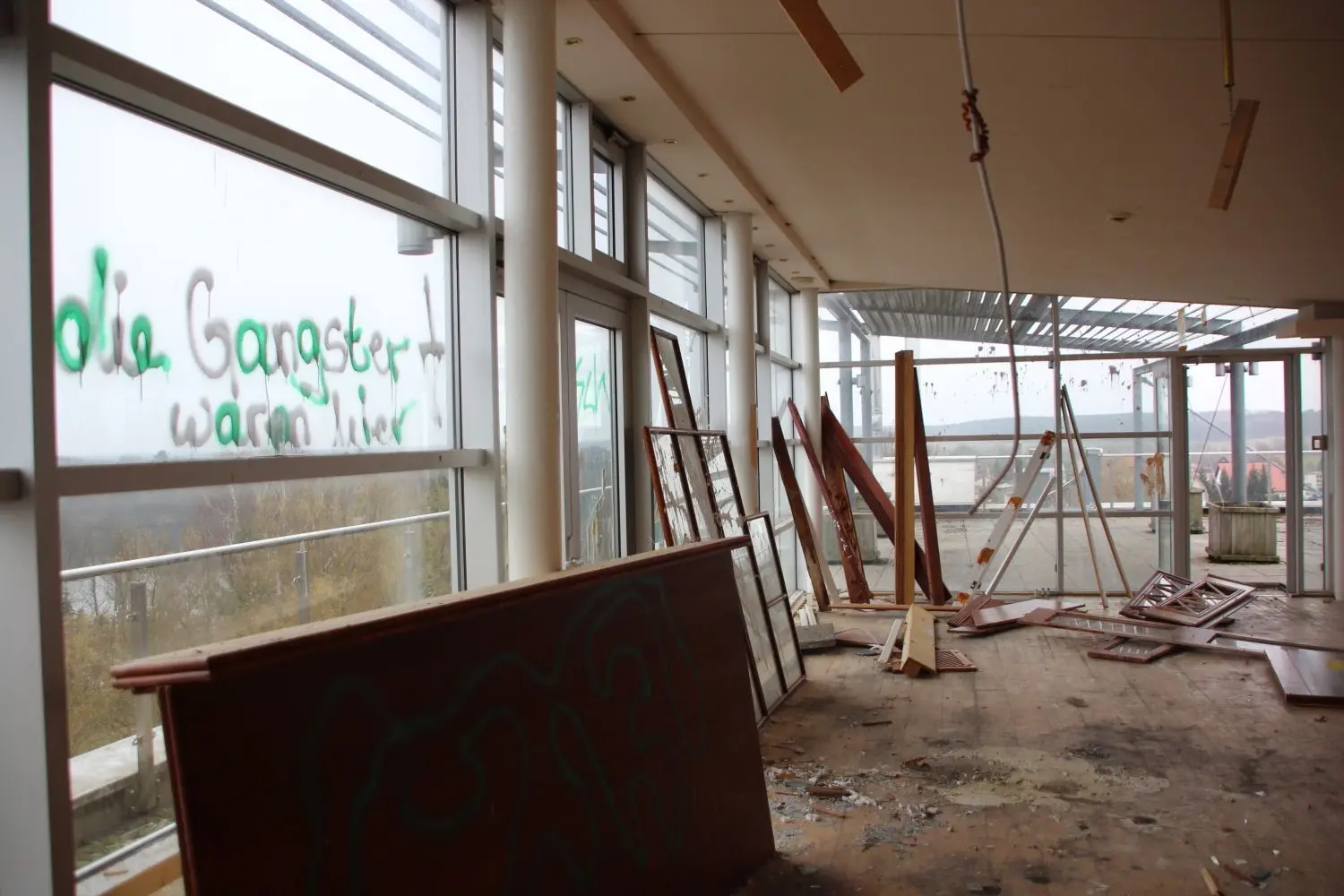 Randalierer haben dem Gebäude sehr zugesetzt. Es ist auch ein beliebtes Ziel von Fans sogenannter „Lost Places“.