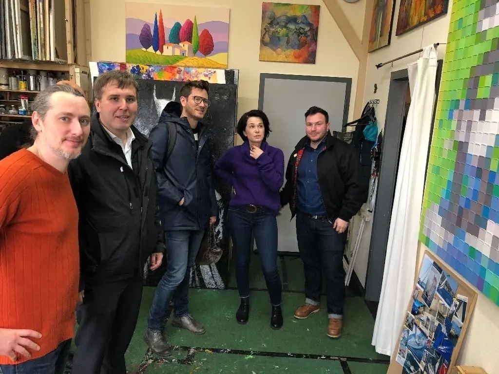 Zu Besuch im Atelier von Alexander Pauker (l.) und Sveta Esser: Alexander Laesicke, Tomer Weinstein und Marko Bartsch (r.)