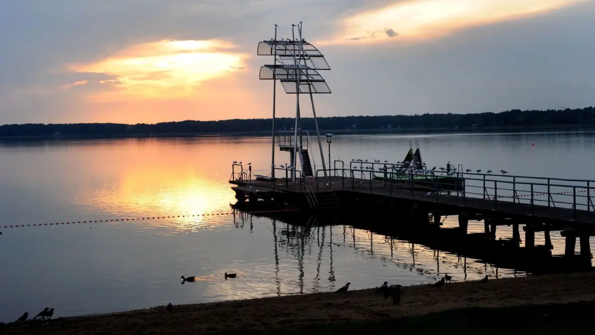 Abendstimmung am Wandlitzsee: Demnächst können wieder Besucher kommen und den Tag im Strandbad verbringen.
Abendstimmung am Wandlitzsee August 2020