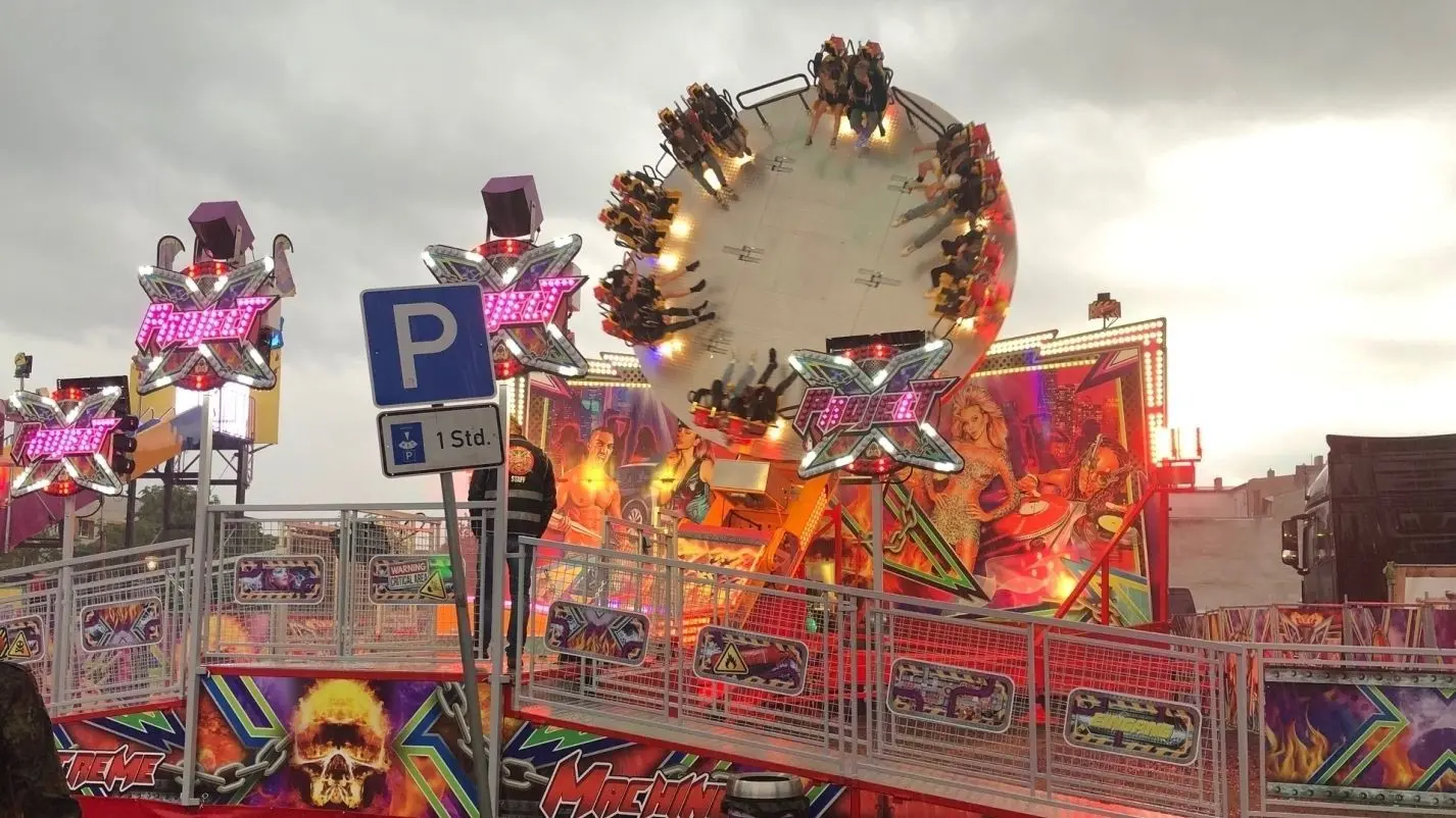 Drei Tage Stadtfest in Oranienburg – die Fahrgeschäfte sind nicht günstig, aber beliebt.