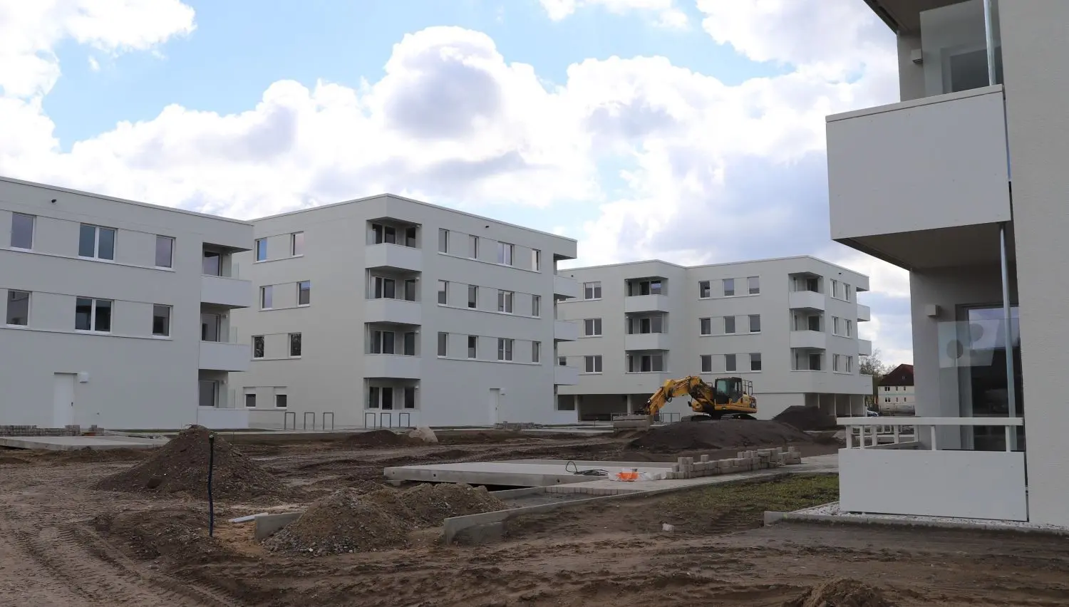 80 neue Wohnungen entstanden in der Weißen Stadt in Oranienburg. Im Juni sollen die ersten Mieter einziehen.