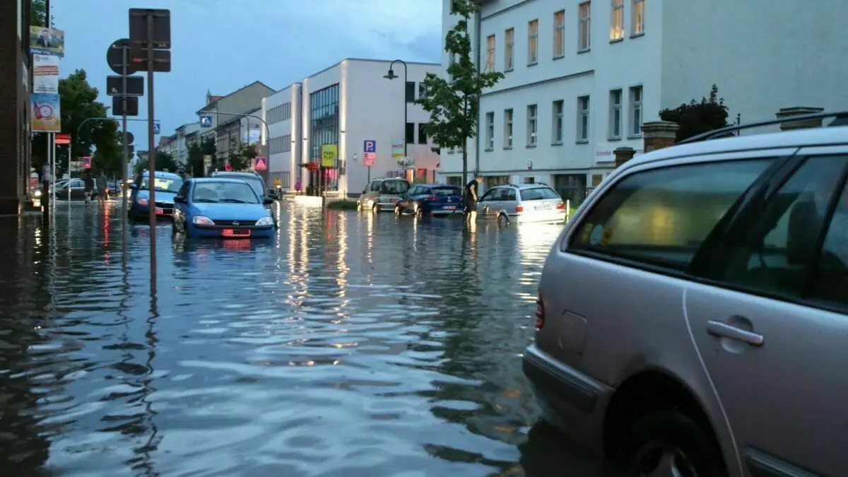 Überschwemmung in Bernau Was Hausbesitzer tun können, wenn das Wasser