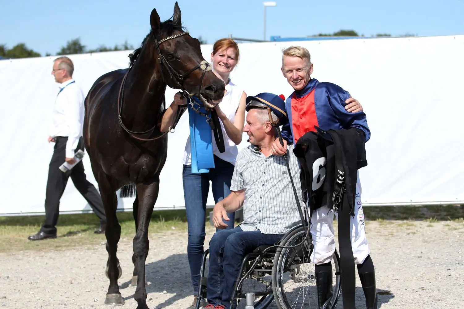 Glanzvolle Zeit: Doinyo mit Filip Minarik und Besitzertrainer Christian Zschache nach dem Sieg in Bad Doberan 2019.