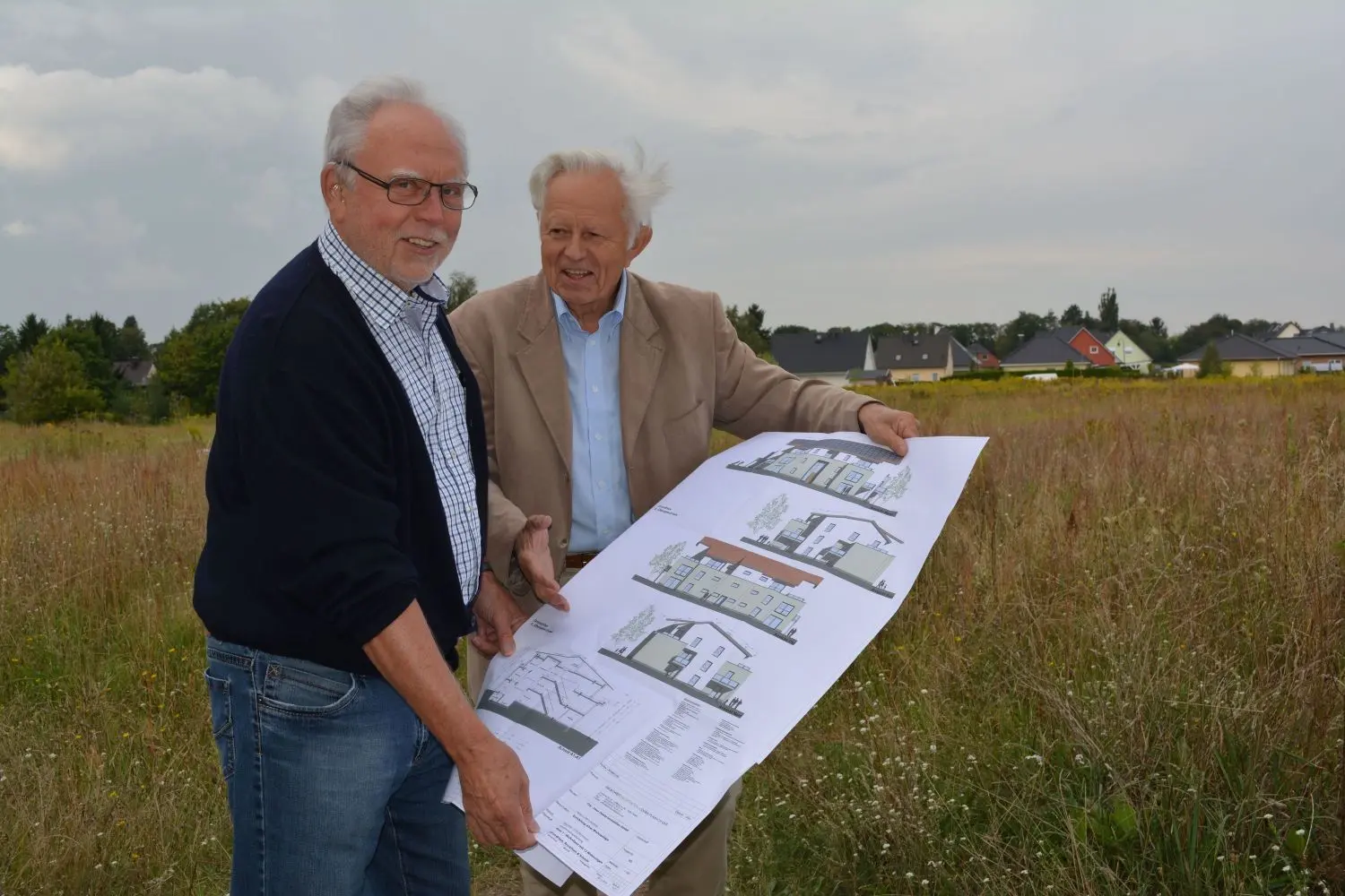 Noch auf der günen Wiese: Helmut Gall (l.) und Roland Glöckner 2014 in Petershagen