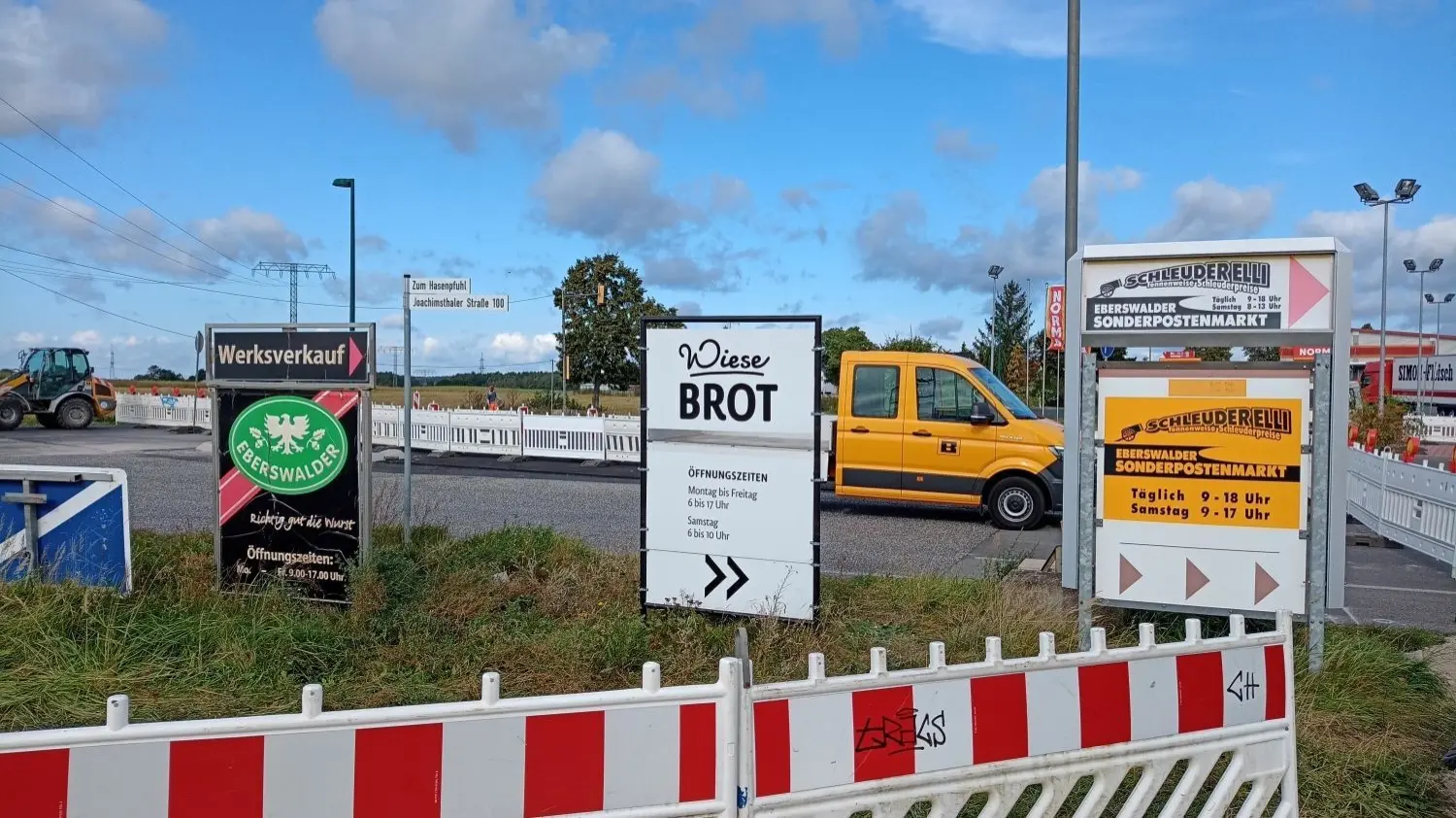 Landesbetrieb Für Straßenbau Und Verkehr Baustelle L23 in Britz: Eberswalder Wurst, Schleuderelli