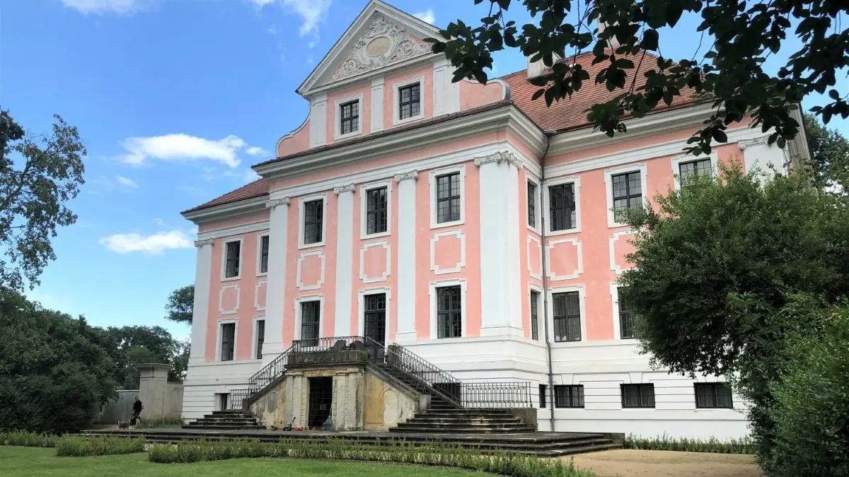 Das Schloss von Groß Rietz gilt als Wahrzeichen des kleinen Dorfes in der Gemeinde Rietz-Neuendorf.
Das Schloss von Groß Rietz gilt als Wahrzeichen des des kleinen Dorfs in der Gemeinde Rietz-Neuendorf.