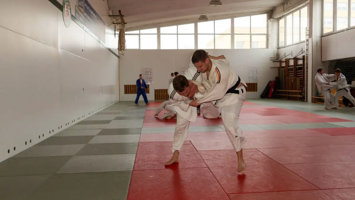 Womöglich müssen die Judoka des SC Dynamo schon bald in einer anderen Halle trainieren.
Judoka SC Dynamo Hoppegarten
Bruder OPaar Marisu und Pierre Borkowski