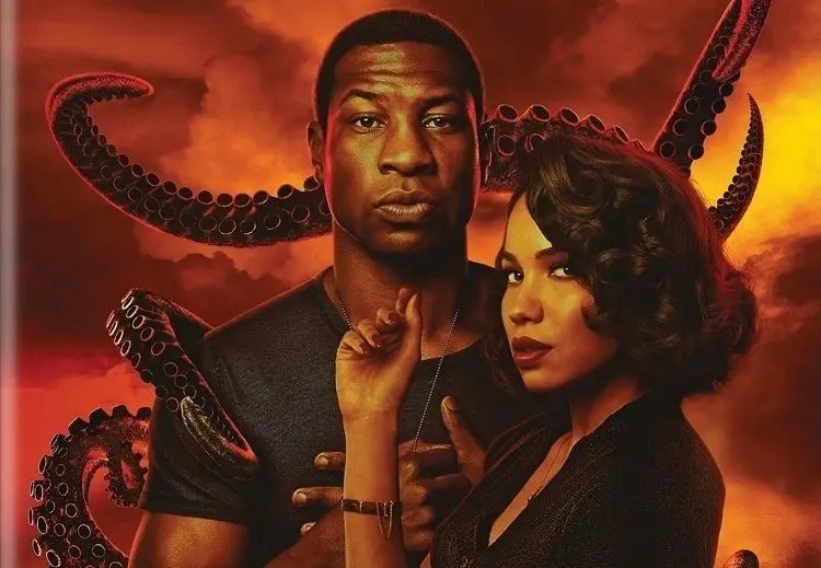 Lovecraft Country. Wüster Mix aus Drama und Horror, Rassismus und Action - ein Roadtrip durch die US-Südstaaten in den 1950-er Jahren.