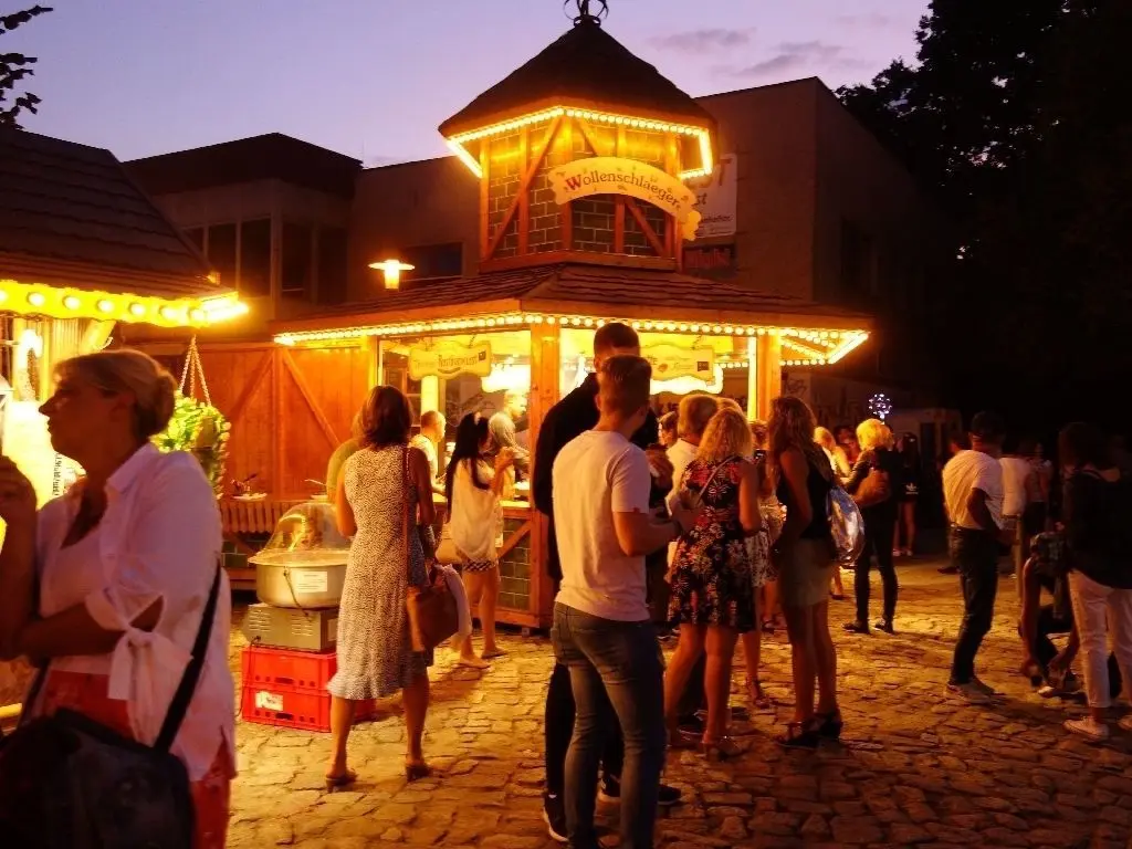 Mit ganz viel Musik, leckerem Essen und Getränken lockte das Falkenseer Stadtfest am Wochenende die Besucher an.
