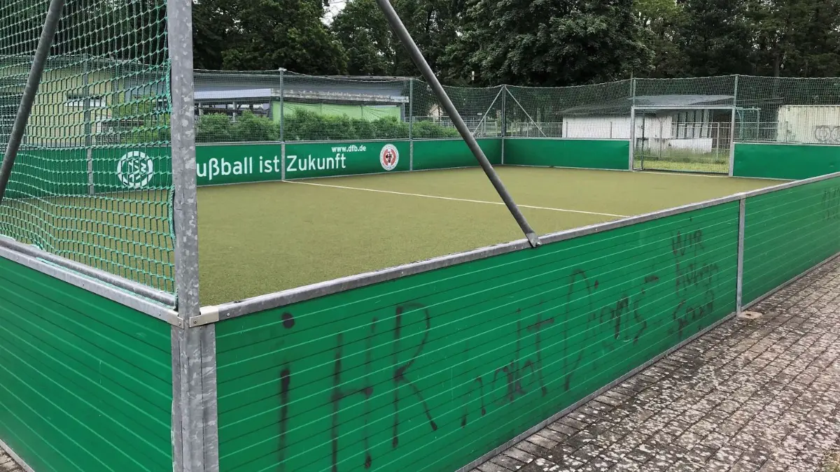 Beliebter Treffpunkt für Kinder und Jugendliche: Das DFB-Minispielfeld mit Kunstrasen in Müllrose war 2010 aus dem SED-Parteivermögen finanziert worden.
Müllrose. Bolzplatz in der Jahnstraße. 04.06.2021. Foto: Frank Groneberg
Einverständnis für Veröffentlichung wurde mündlich erteilt.