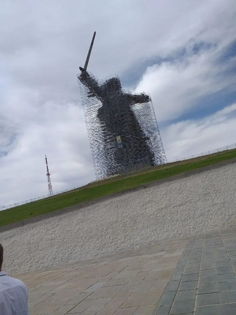 Mutter Heimat: Die 85 m hohe Statue wird derzeit restauriert.