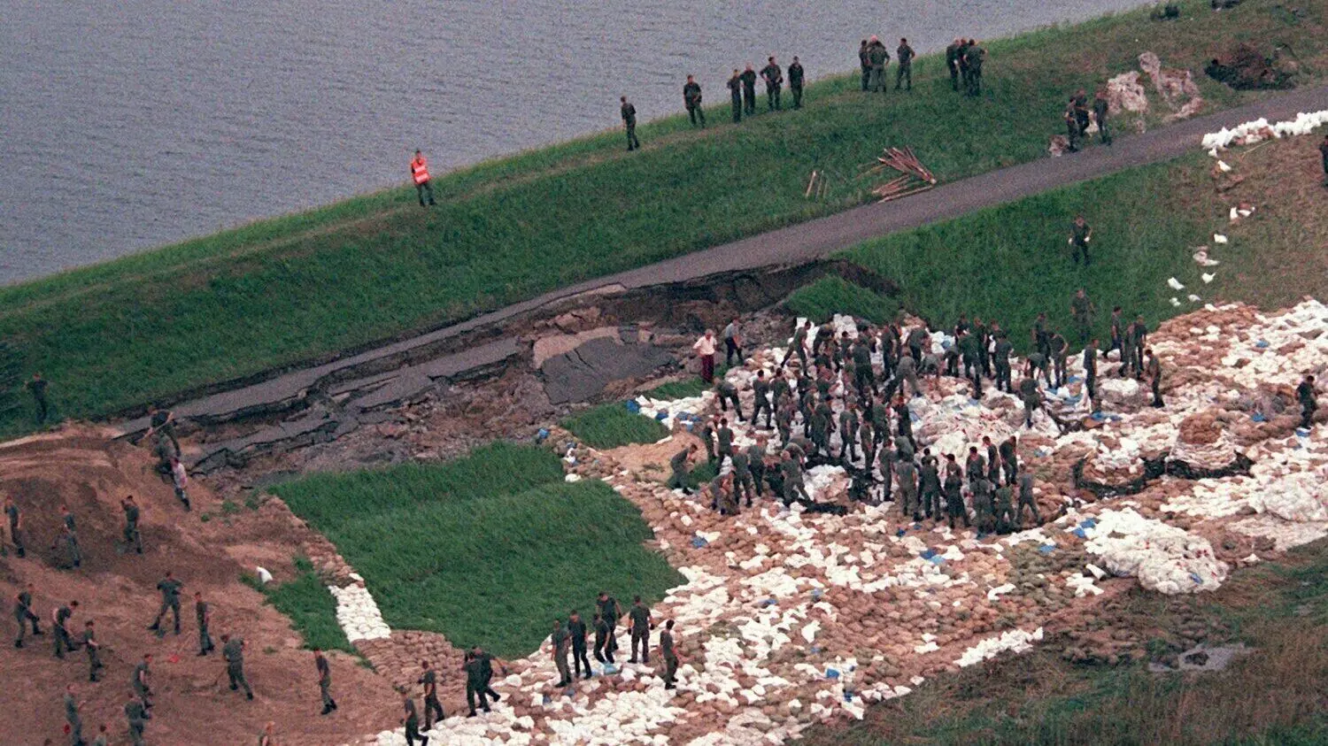 Hohenwutzen 1997: Kampf gegen den Deichbruch.