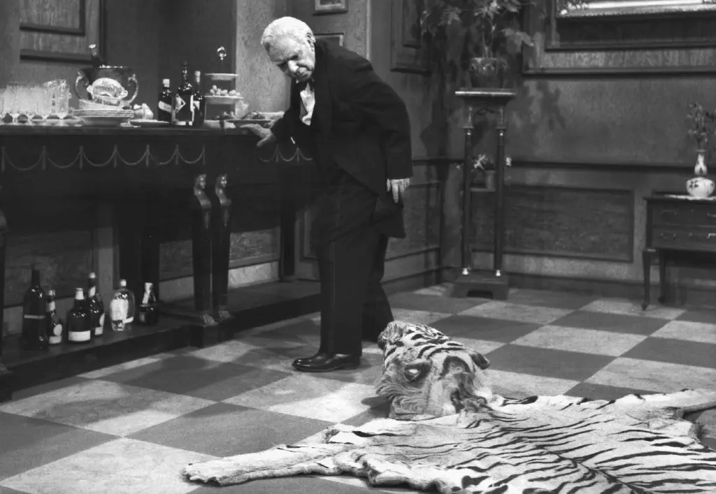 Komischer Klassiker: James (Freddie Frinton) stolpert in "Dinner for One" immer wieder an der gleichen Stelle.