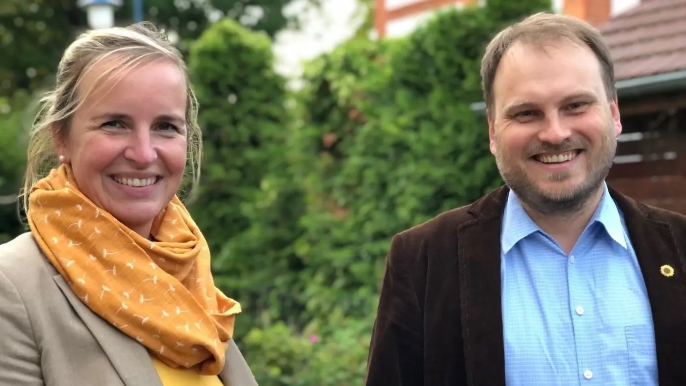 Wer soll für den höchsten Posten im Landratsamt kandidieren: Franziska Reichel oder Clemens Rostock? Eine Antwort auf diese Frage haben die Grünen aus Oberhavel am Montagabend gefunden.
