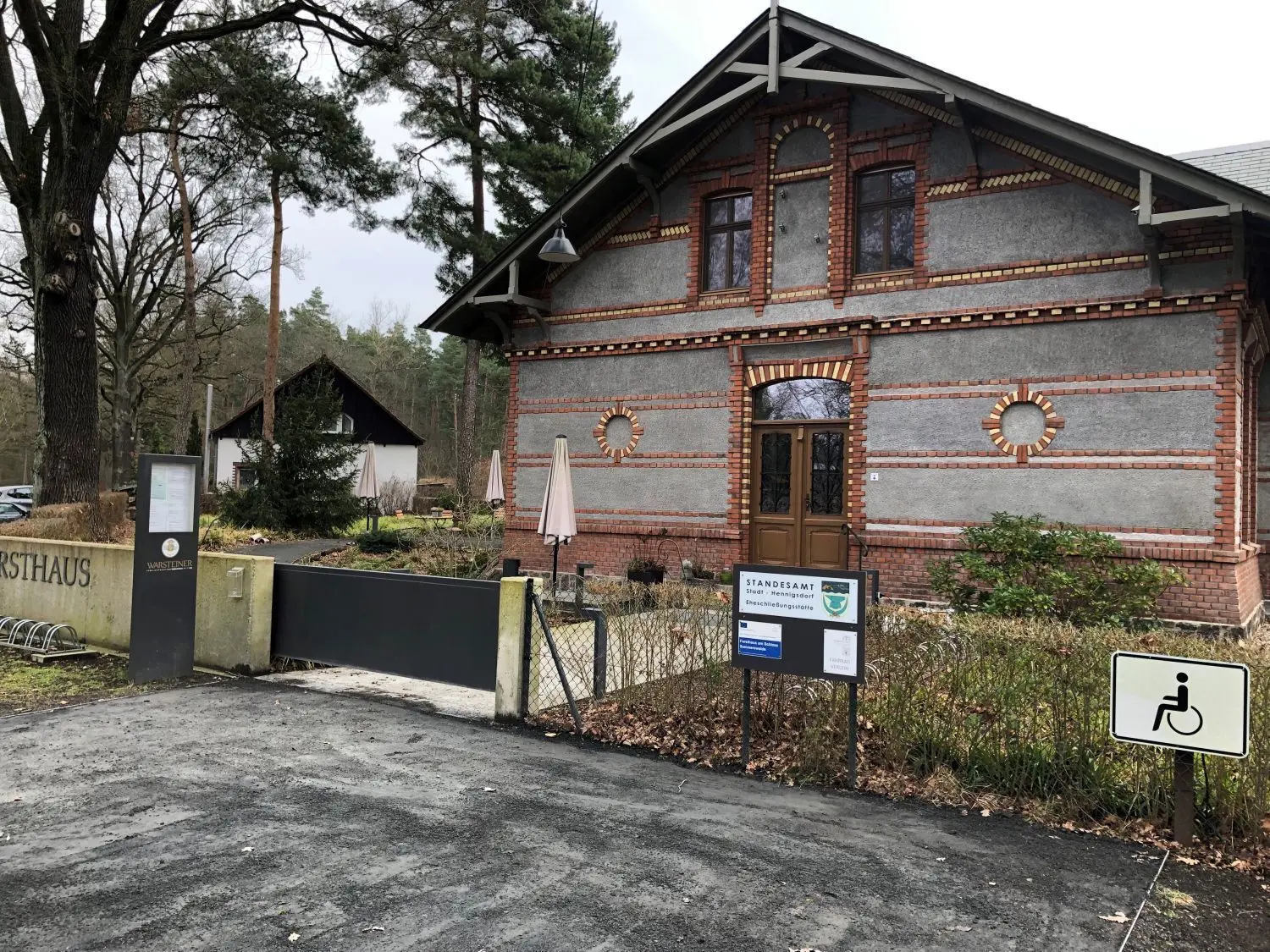 Das Forsthaus in Sommerswalde ist Außenstelle des Hennigsdorfer Standesamtes.