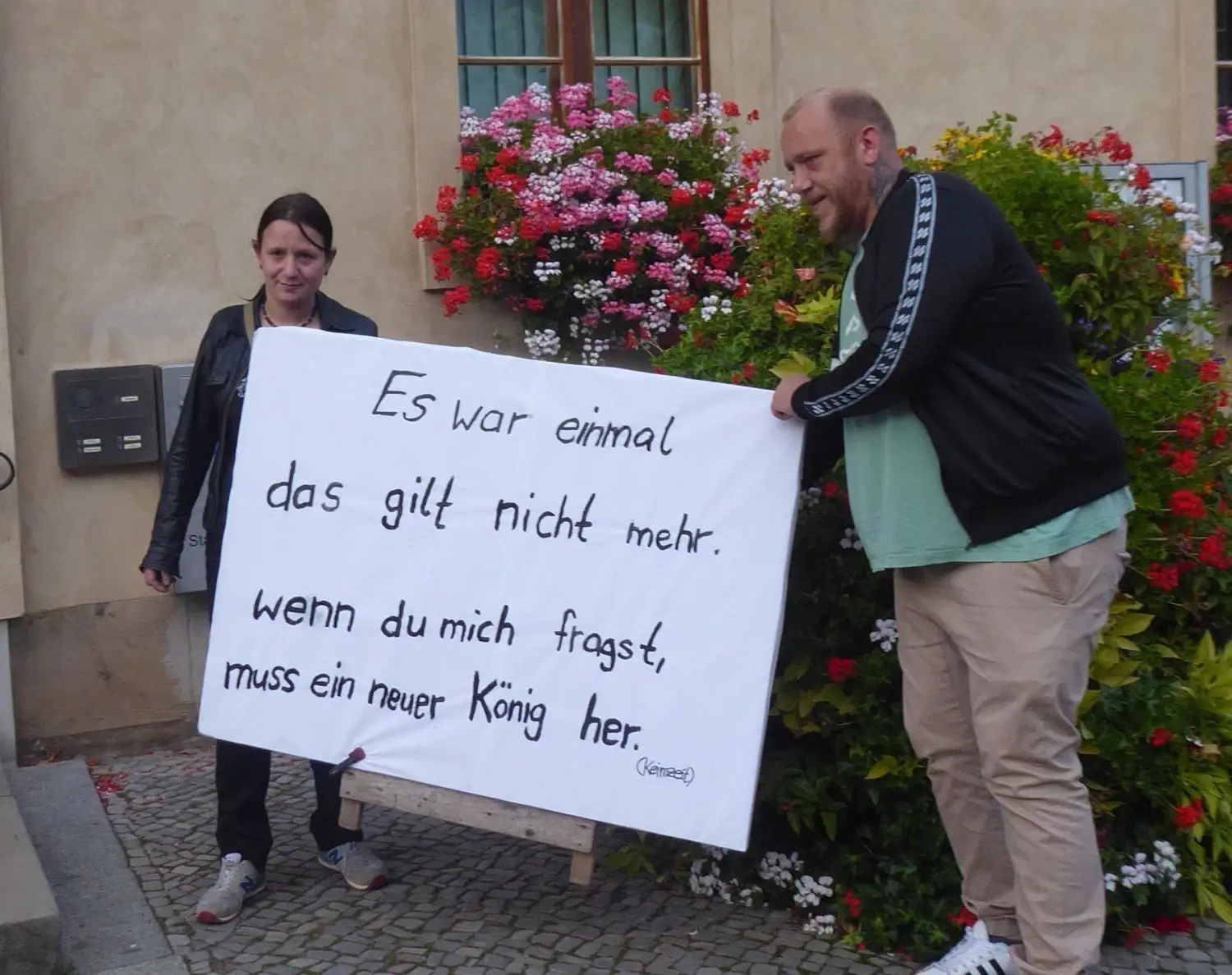 Mit einem Keimzeit-Zitat war ein Plakat beschrieben.
