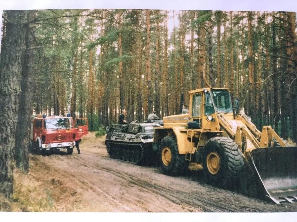 Mit schweren Maschinen sind vor 27 Jahren Brandschutzschneisen in den Wald gerodet worden.