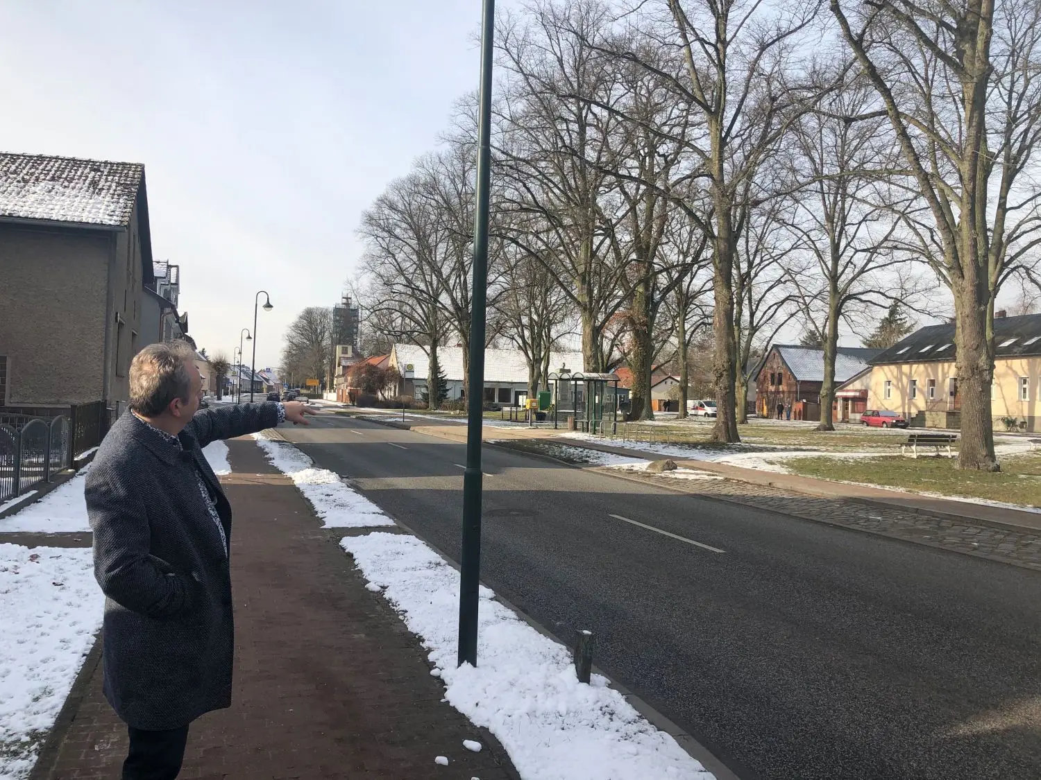 Eine Begrenzung der Geschwindigkeit auf 30 Kilometer pro Stunde auf der Dorfstraße zwischen dem Beginn der Rosengasse und der Kita wünschen sich die Kommunalpolitiker.