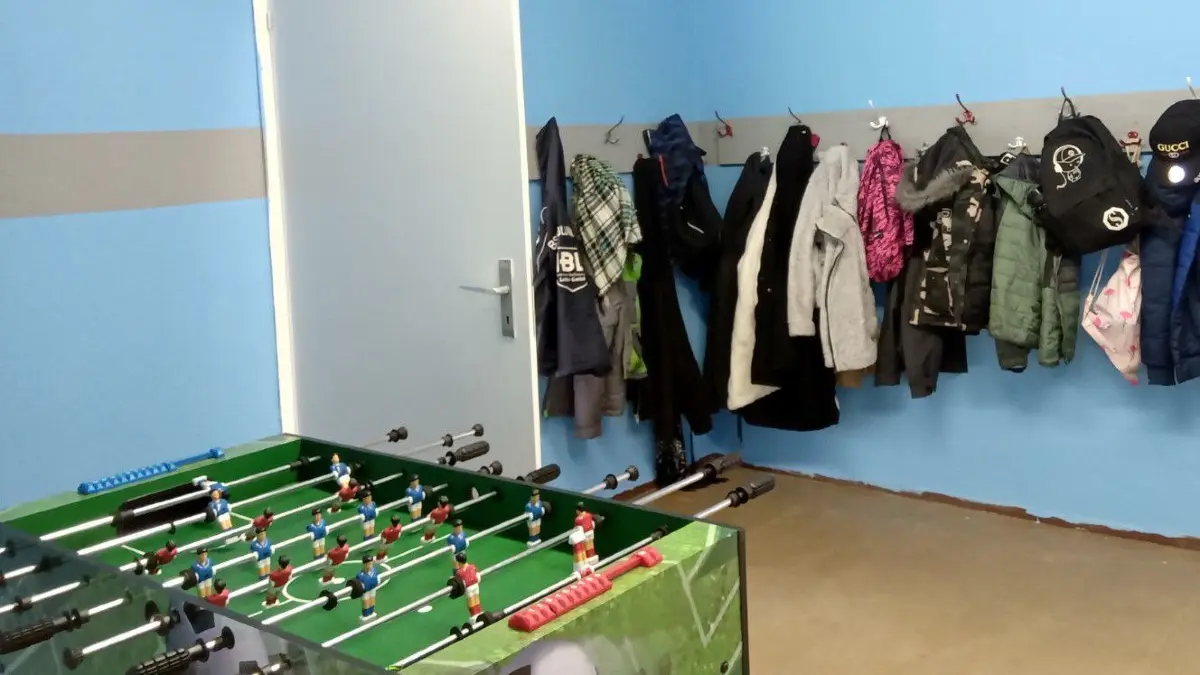 Mit Tischkicker: Im Ahrensfelder Ortsteil Blumberg ist ein neuer Jugendclub entstanden.
Jugendclub Ahrensfelde, April 2021