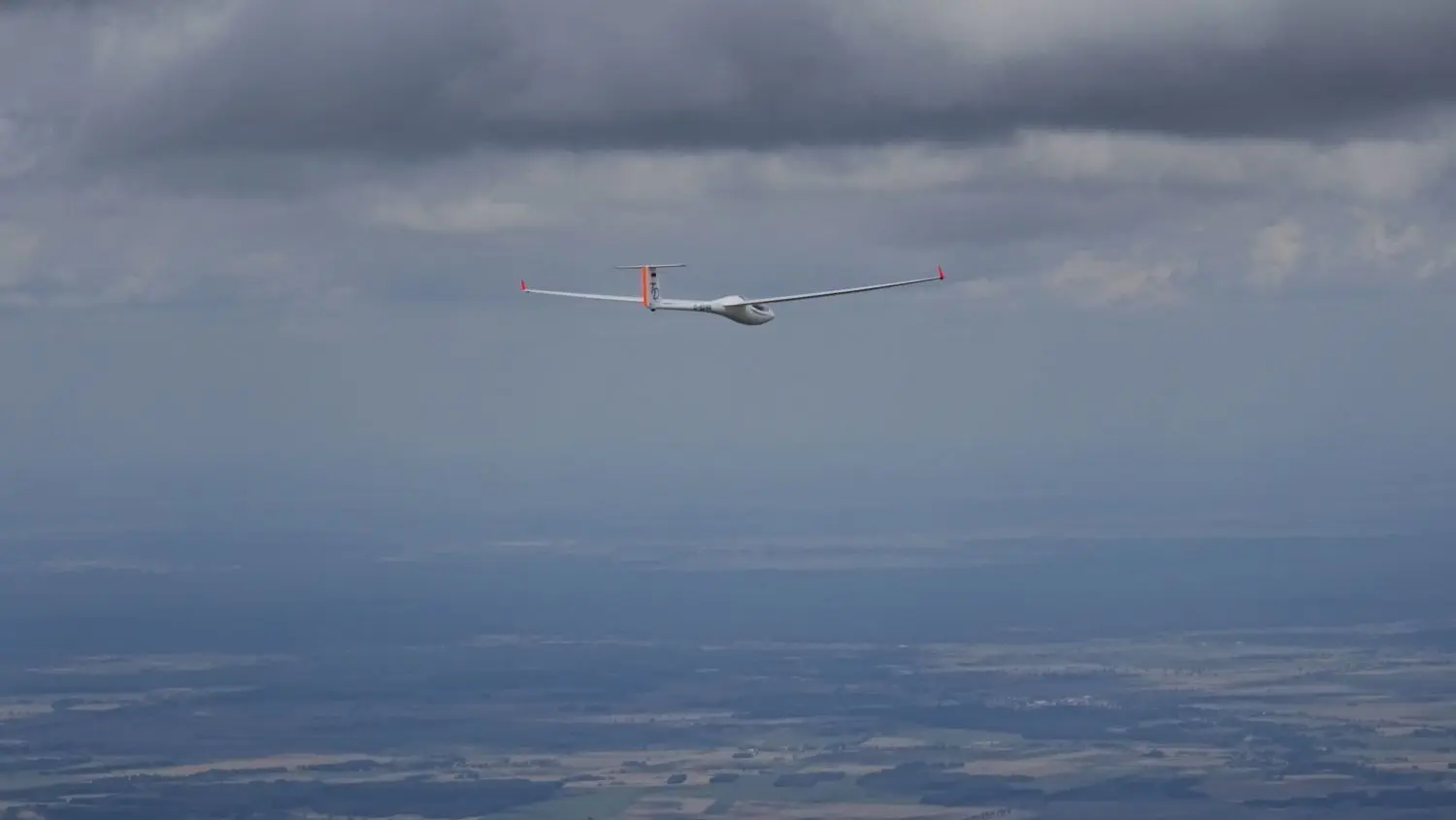 Die bis zu 650 Kilogramm schweren Segelflieger können mehrere Kilometer in die Höhe gleiten.