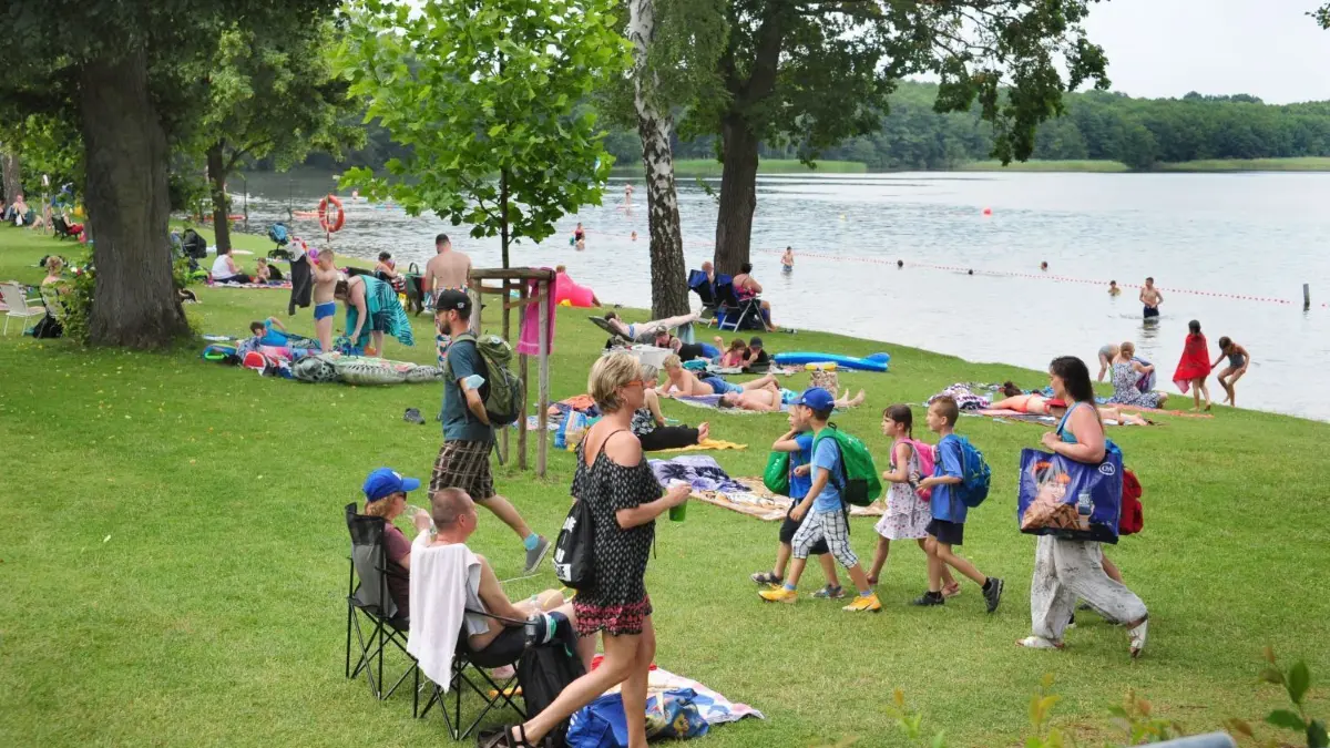 Voll belegt: Das Strandbad Wandlitzsee erfreut sich großer Beliebtheit.
Voll belegt: Das Strandbad Wandlitzsee erfreut sich bei den gegenwärtigen Temperaturen großer Beliebtheit.