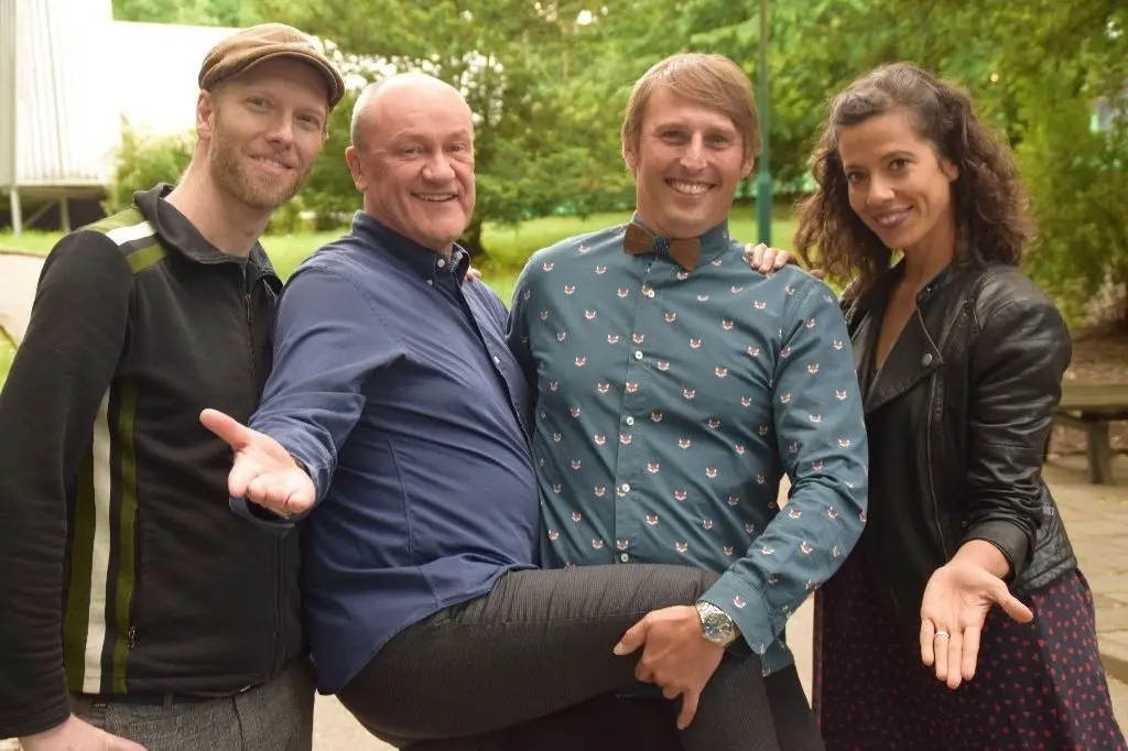 Gelungener Auftakt: die Comediens Michael Krebs, Bodo Bach und Gesa Dreckmann mit Gastgeber Stefan Reschke (2. von rechts)