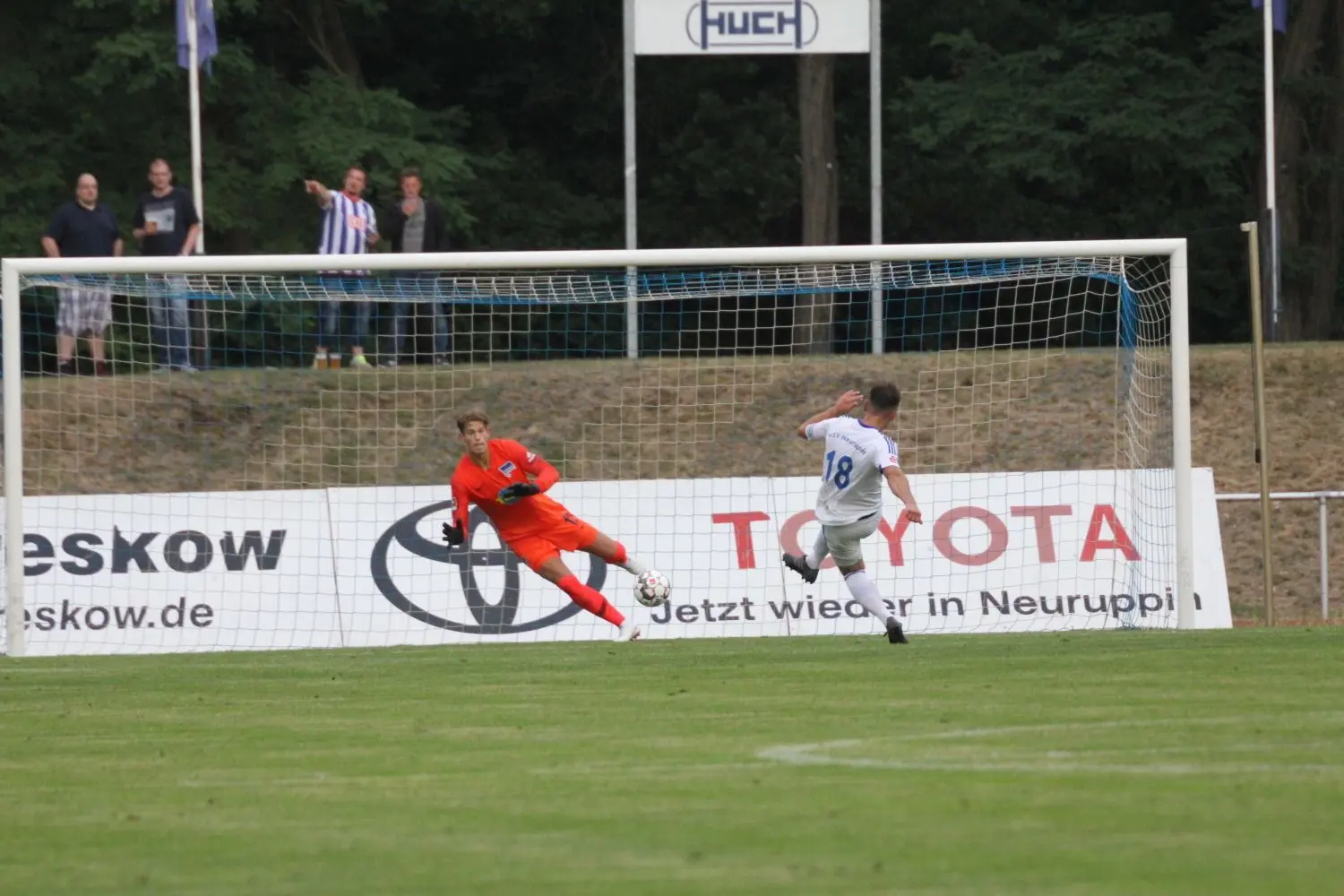 Vor zwei Jahren erzielte MSV-Abwehrchef Kevin Blumenthal per Elfmeter den Ehrentreffer bei der 1:9-Testspiel-Niederlage gegen Hertha BSC Berlin.