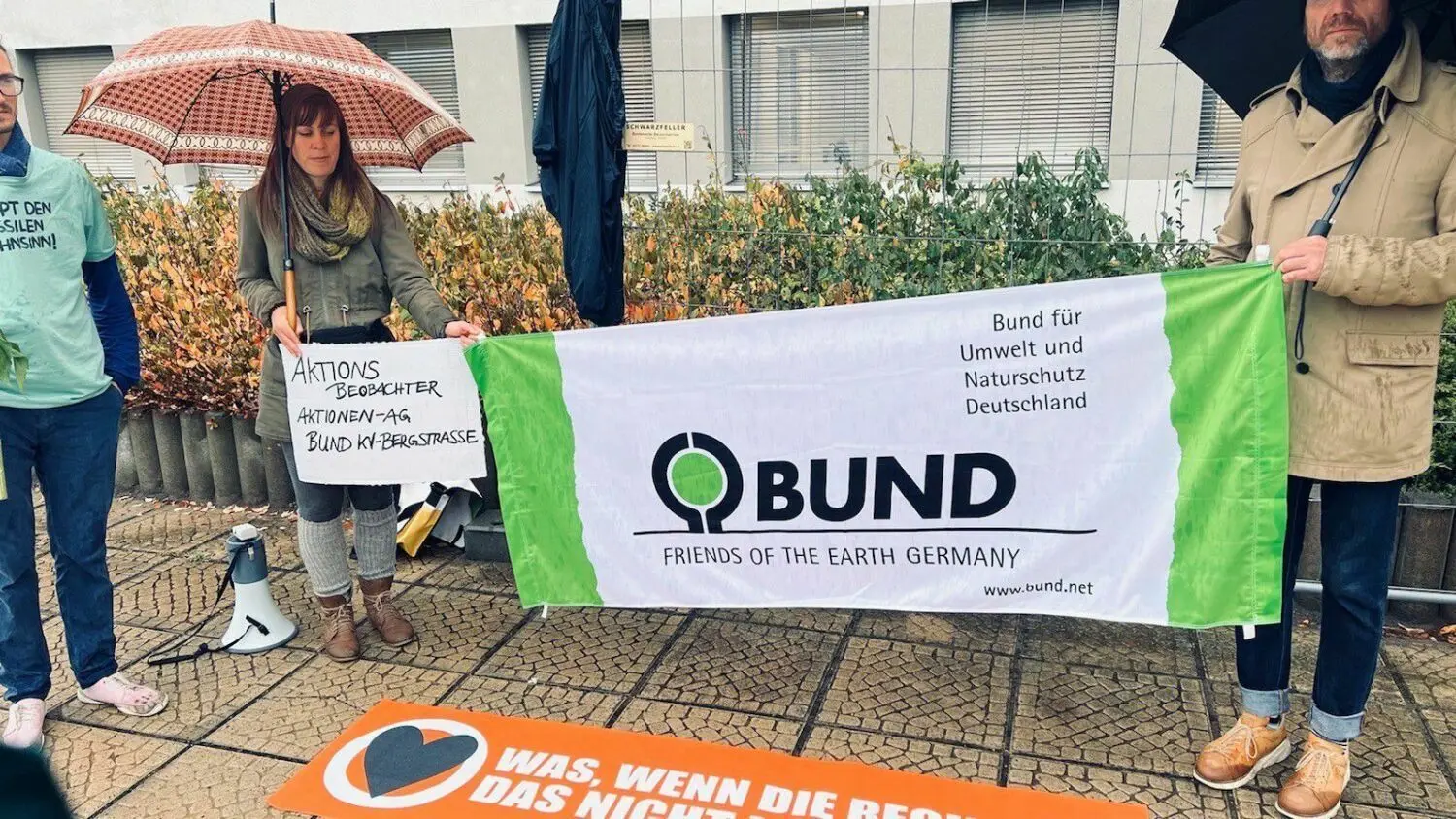 Der BUND bei der Unterstützung der letzten Generation vor dem PCK in Schwedt.