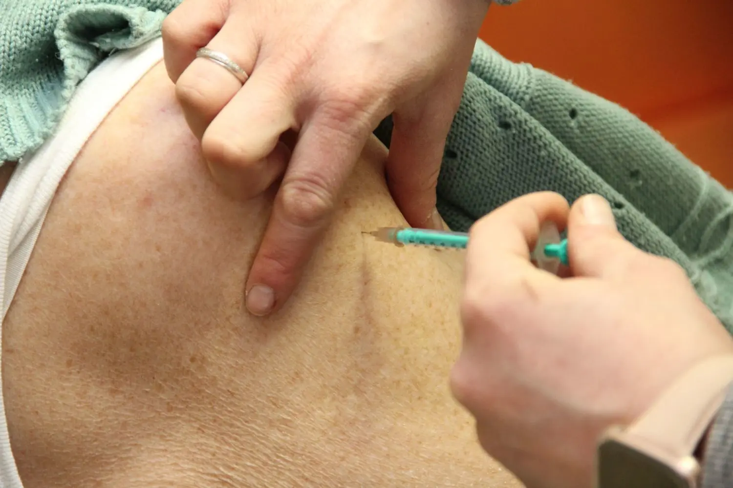 Impfung beim Hausarzt in Angermünde: In mehreren Arztpraxen der Uckermark wird parallel zu den Impfstellen der Corona-Schutz vorgenommen.