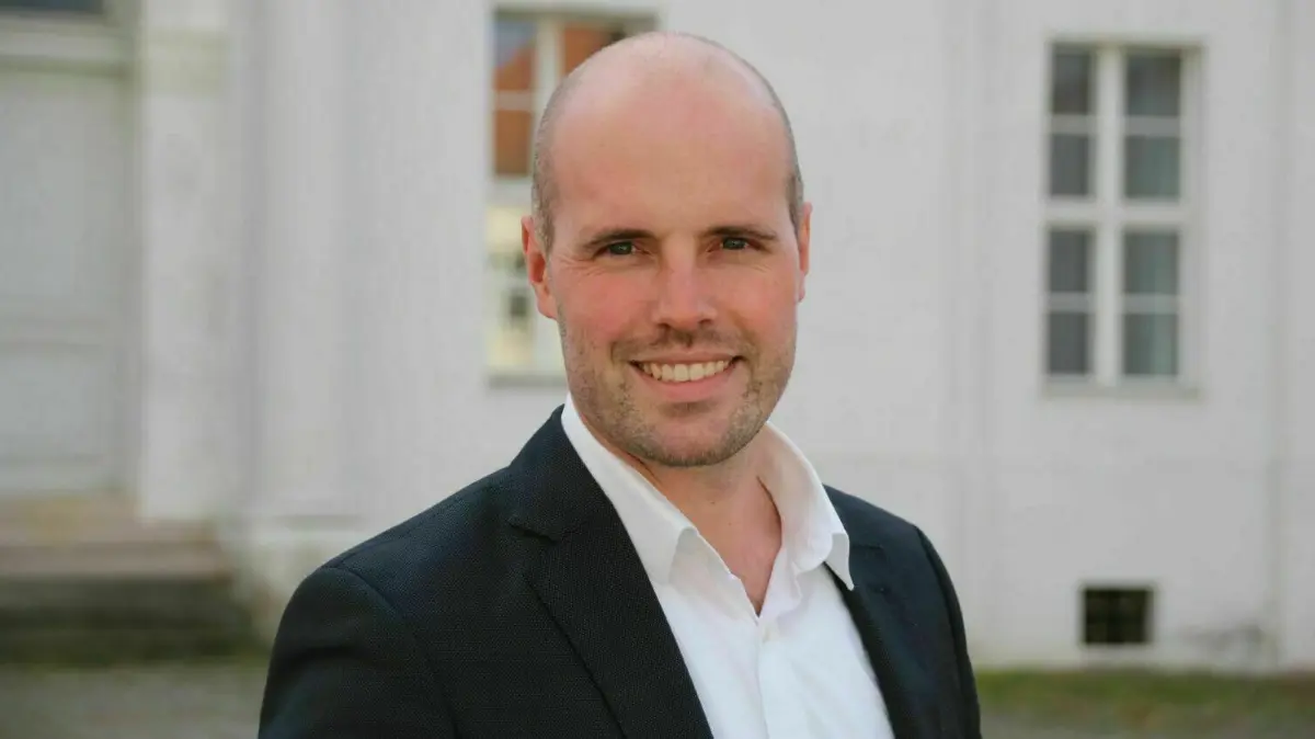 Christoph Schmidt-Jansa soll neuer Vize-Bürgermeister von Oranienburg werden. Der CDU-Mann ist seit 2018 Finanzdezernent.
Christoph Schmidt-Jansa Stadt Oranienburg seit 2018 Dezernent für Finanzen und Compliance Interimsgeschäftsführer Oranienburg Holding ab 1.10.2022 Foto vom 6.10.22 Schloss Verwaltung
