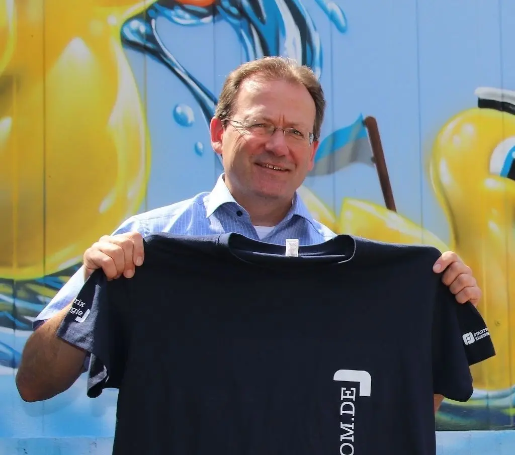 Führt die Stadtwerke: Robert Böswetter – hier bei der Präsentation der Grand-Prix-T-Shirts in diesem Jahr