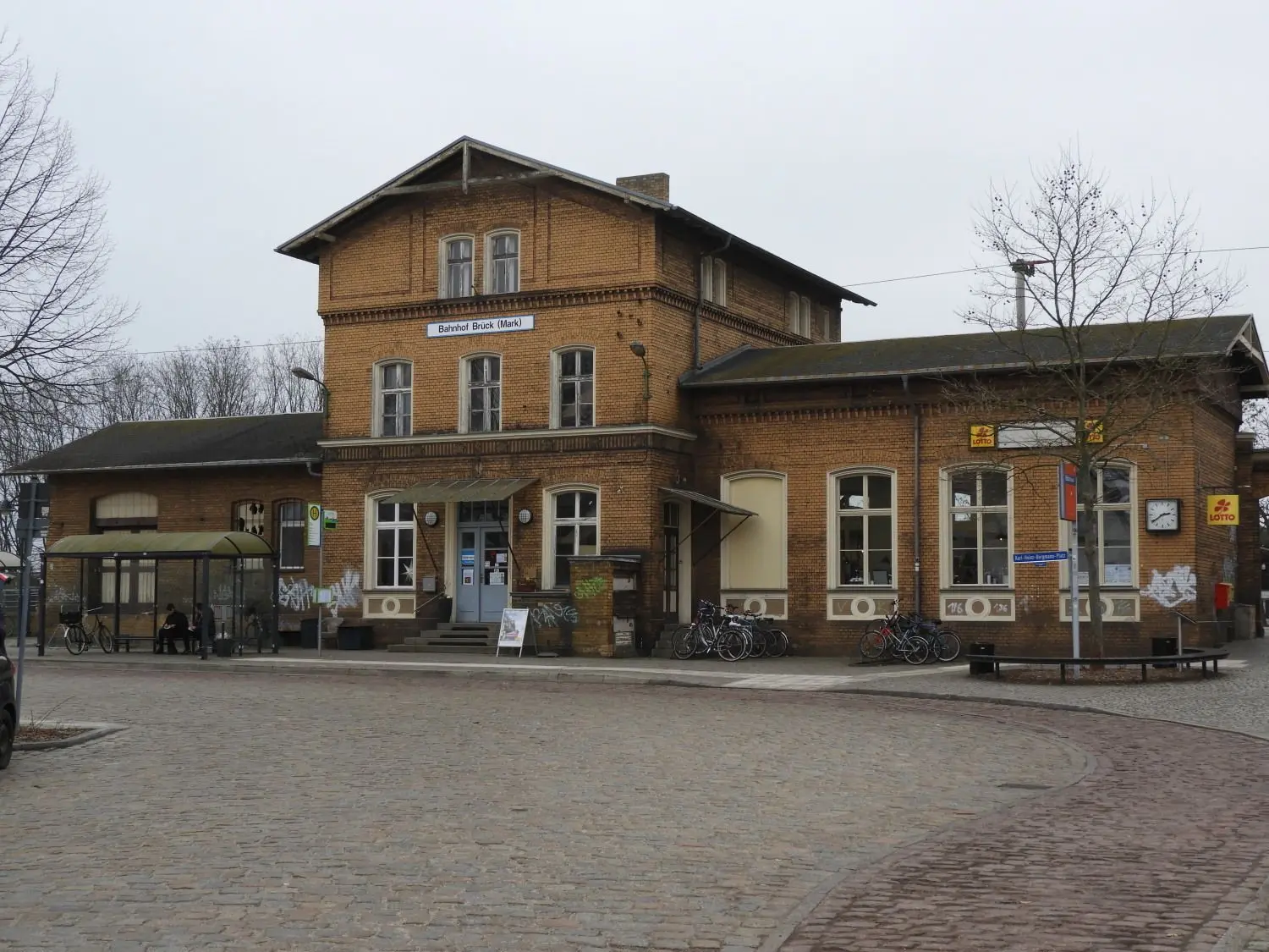 Die heutige Ansicht des Bahnhofgebäudes.