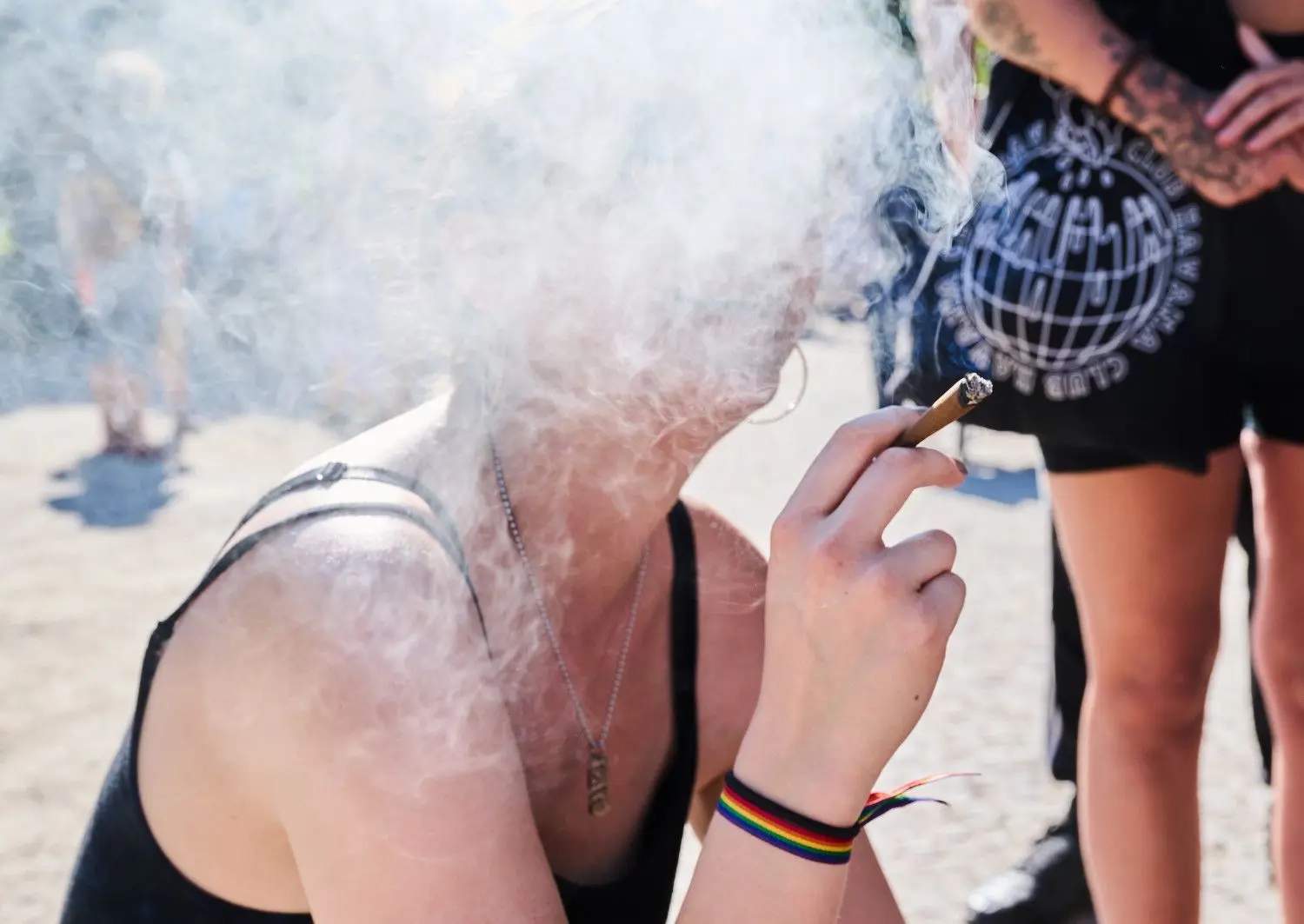 Rausch durch den Rauch: Die Zahl der Cannabis-Delikte in Brandenburg steigt an. Eine Altersgruppe greift besonders häufig zur Droge. (Symbolfoto)