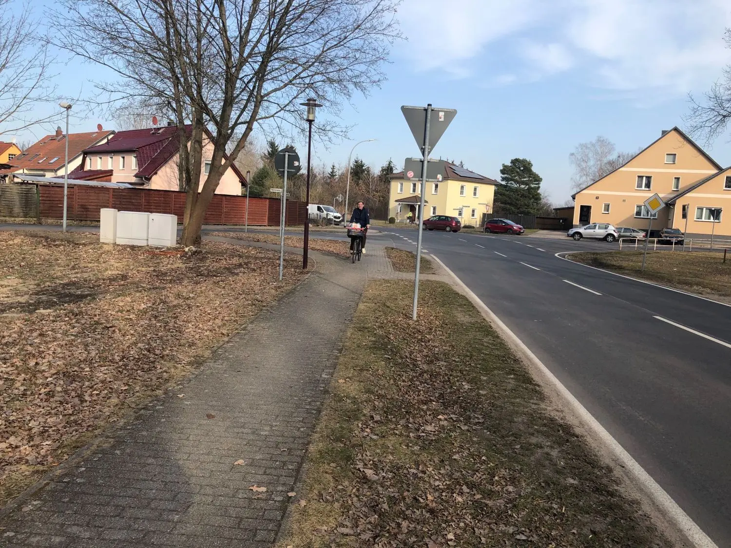 Was in Schmachtenhagen fehlt, das sind Radwege im Ort. Hier müssen die Radler oft entweder auf die Straße ausweichen oder sich den Gehweg mit den Fußgängern teilen.