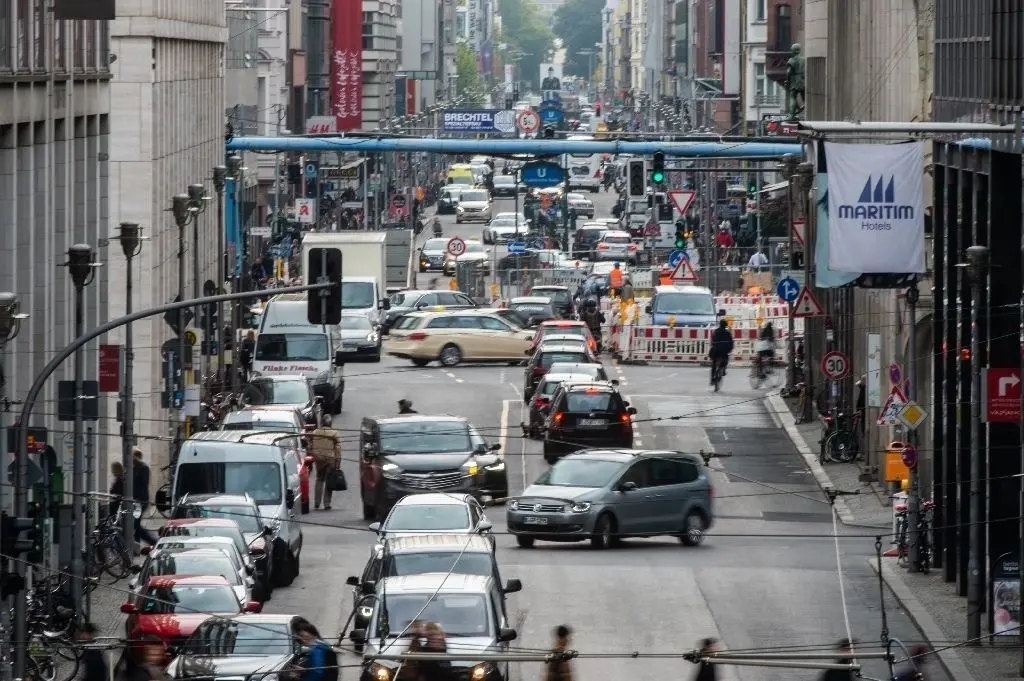 Gedrängter, aber nicht unbedingt attraktiver: Die Berliner Friedrichstraße gilt ebenfalls als Sorgenkind.