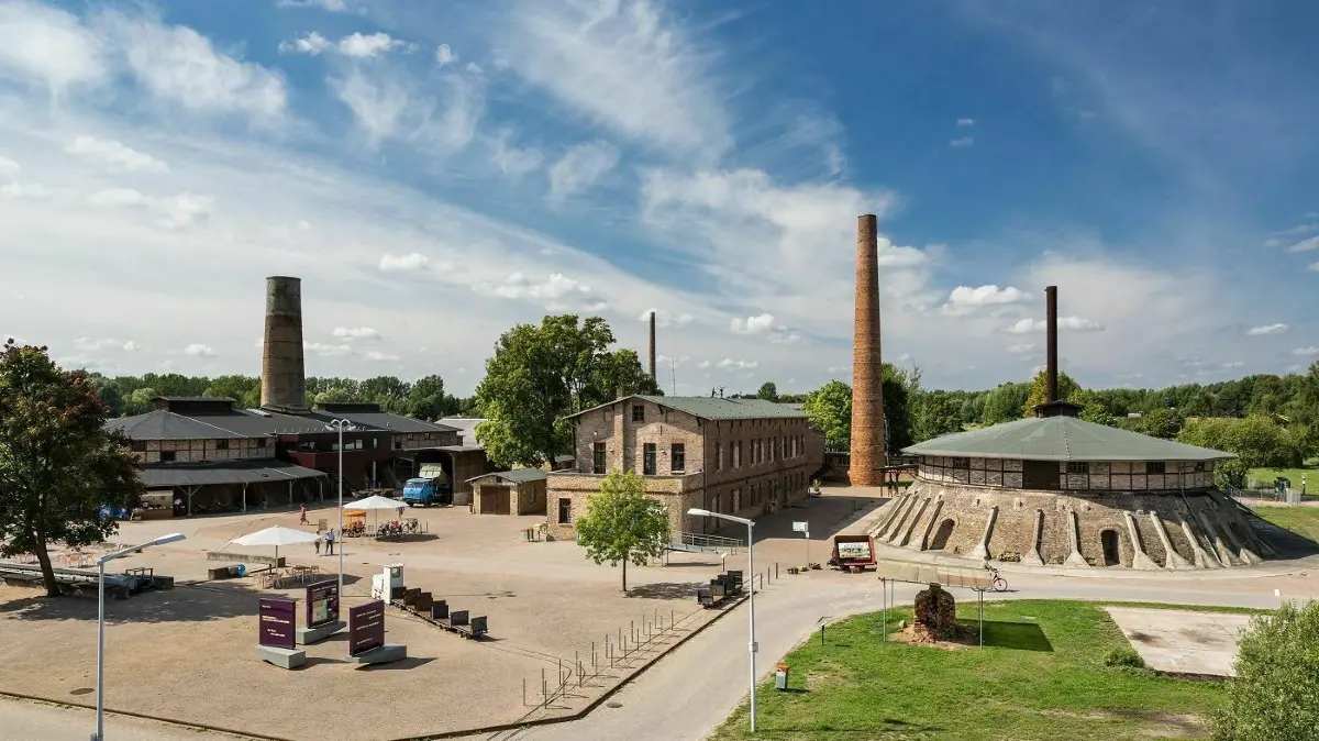 Auf einige Veränderungen müssen sich die Gäste des Ziegeleiparks Mildenberg in diesem Jahr einstellen. Das fängt schon an der Kasse an.
Ziegeleipark Mildenberg/York Maecke